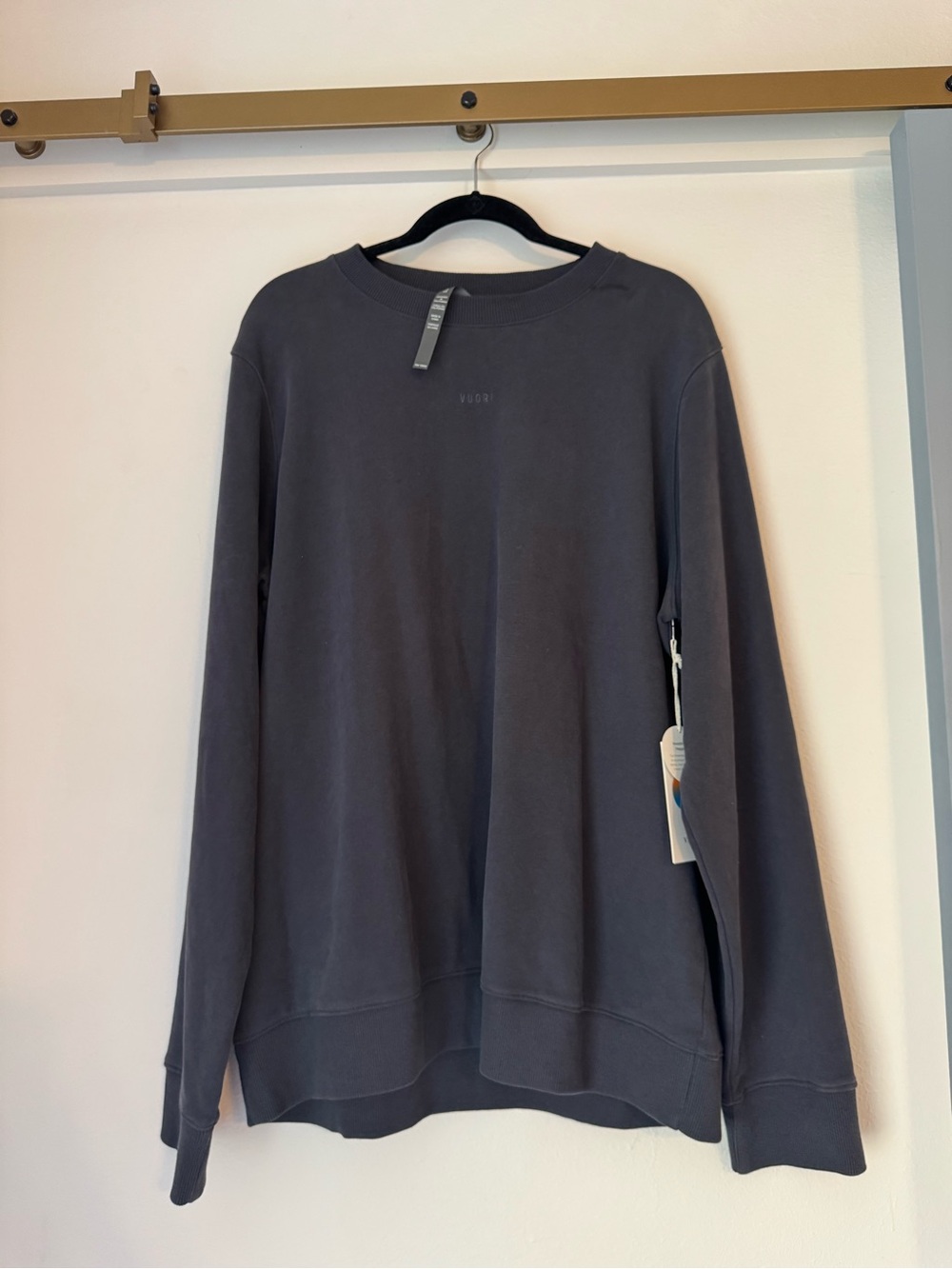 NWT Men’s Vuori Navy Cypress Logo Crewneck Sweatshirt- XL
